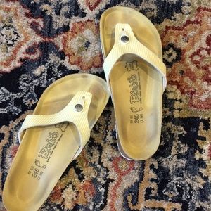 Birkenstock’s size 7 Sandals